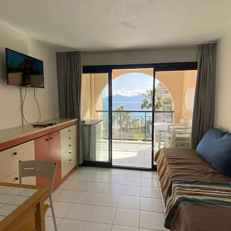 Apartman Front Pools