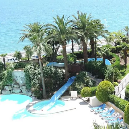 Apartman Front Pools *